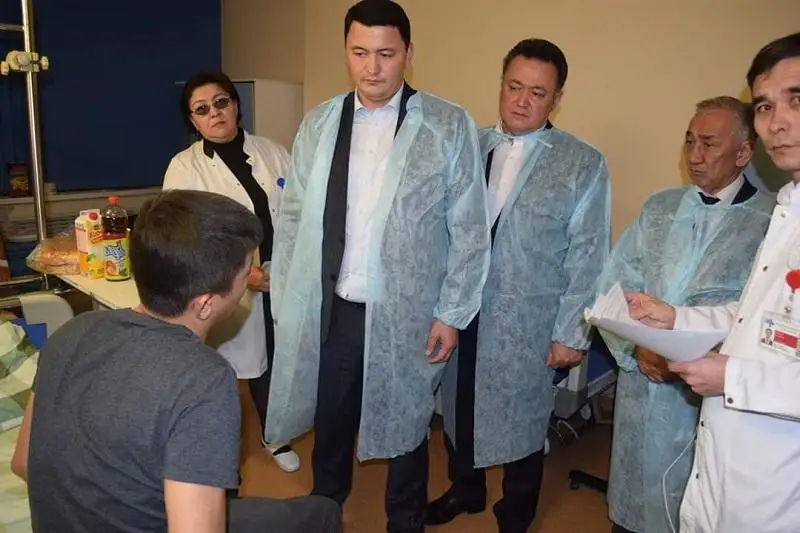 Вице-министр здравоохранения навестил пострадавших в авиакатастрофе под Алматы