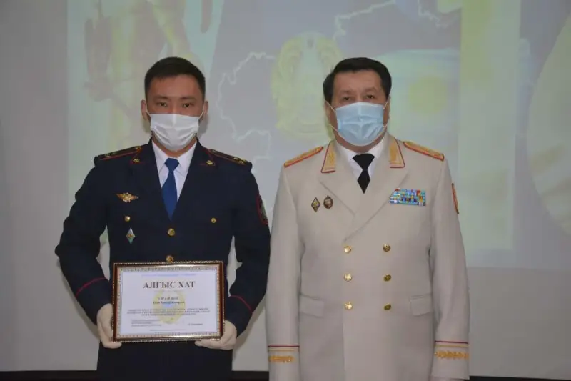 Отличившихся полицейских поощрили в Жамбылской области