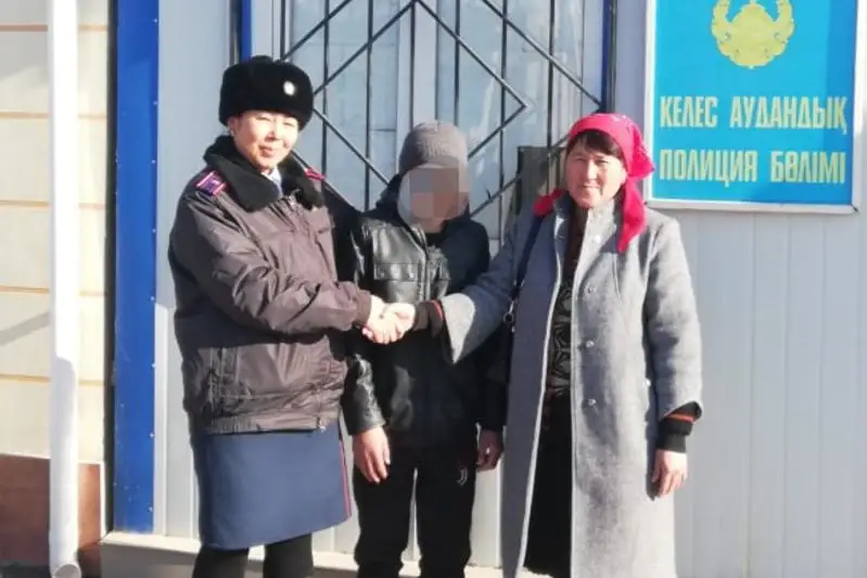 Катался на коньках и ночевал на автовокзале: Пропавшего подростка вернули родителям в Туркестанской области