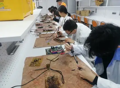 Около 5 тысяч преподавателей колледжей повысили квалификацию на базе крупнейших предприятий