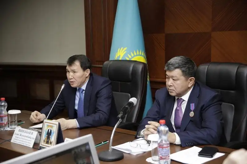 Алик Шпекбаев посетил магазин честности в Атырауском областном акимате