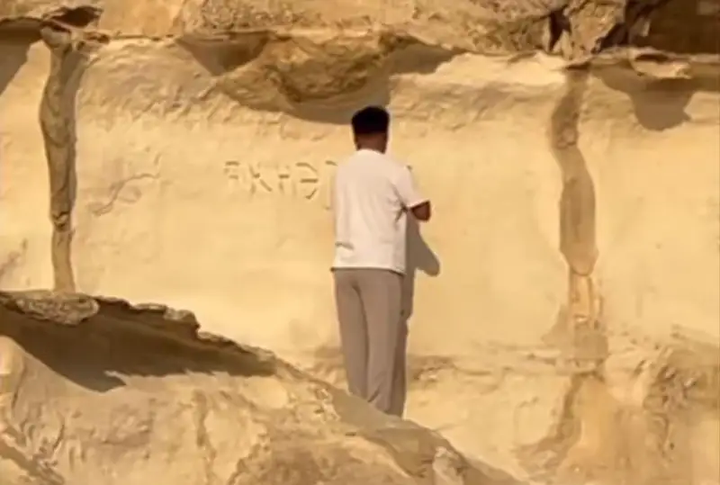 Актюбинский чиновник уволился с работы после скандала с фактом вандализма в Мангистауской области