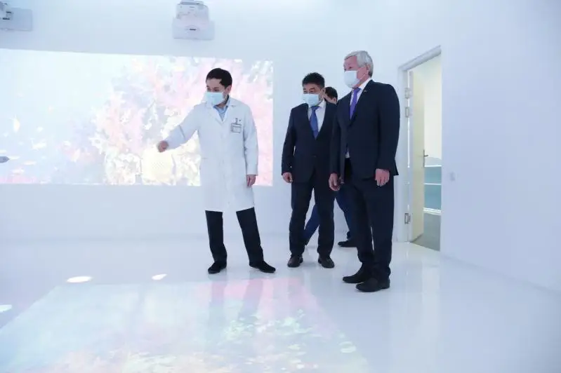 Уникальный тренажер помогает встать на ноги жамбылским детям с особенностями развития