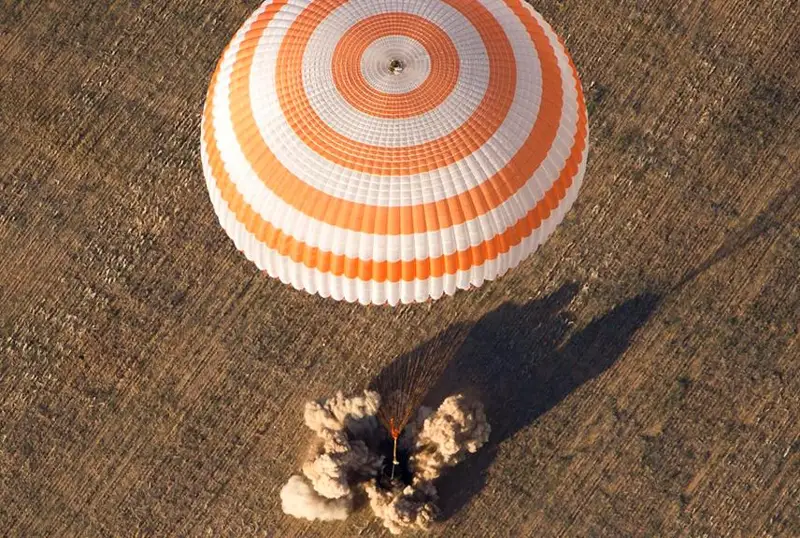 Беспилотный аварийный космический корабль «Союз МС-22» приземлился в Казахстане