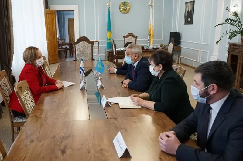 Посол Израиля приняла участие в открытии сенсорной комнаты в Семее