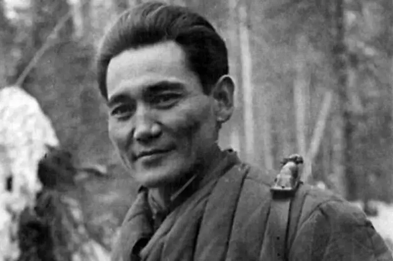 Исполнилось 110 лет со дня рождения Бауыржана Момышулы