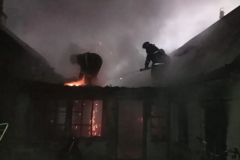 Бывший пожарный спас двух человек при пожаре