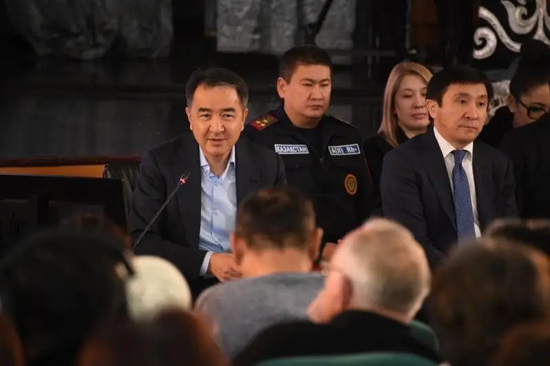 Какие вопросы задавали Бакытжану Сагинтаеву алматинцы