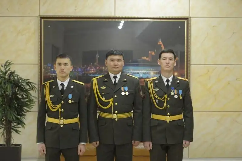 Трое пожарных награждены медалью «Ерлігі үшін»