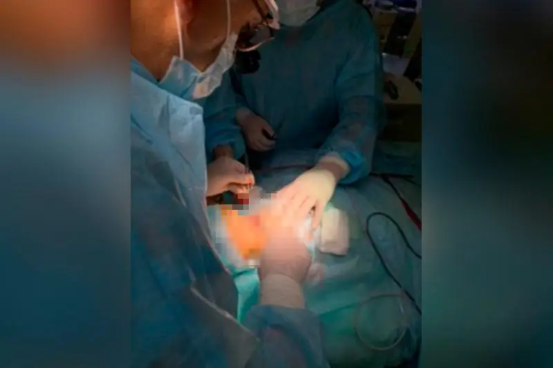 Итальянский хирург удалил опухоль гортани девочке в Алматы