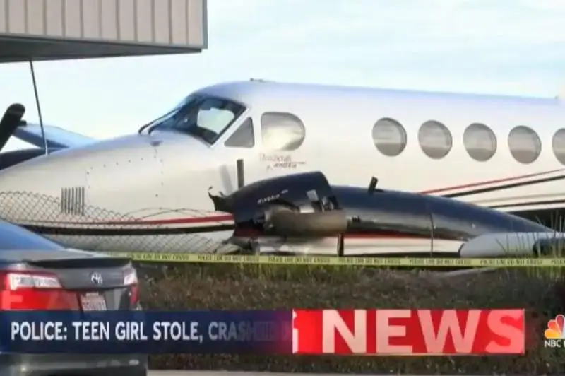17-летняя девушка пыталась угнать самолет в американском штате Калифорния