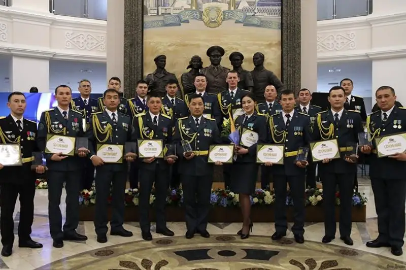 Лучших представителей военных специальностей наградили в Казахстане