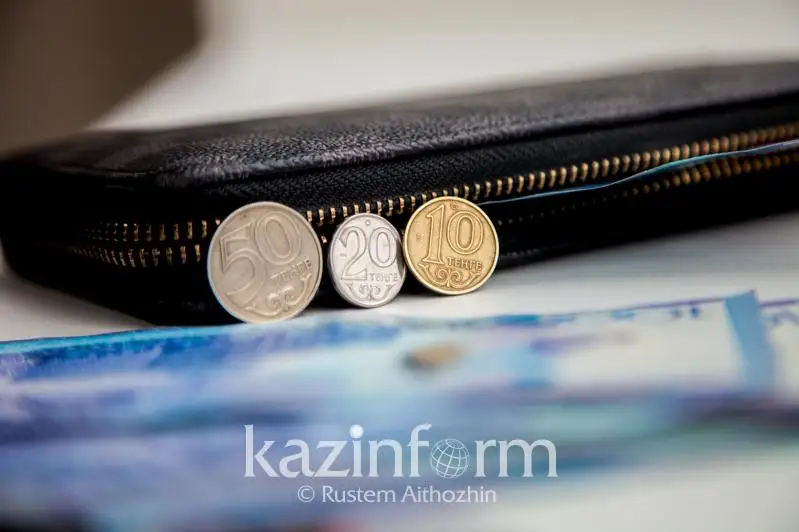 Тенге укрепился на KASE