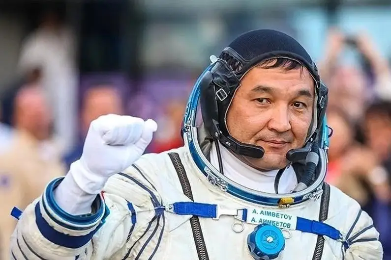 Космонавт Айдын Аимбетов принял участие в акции «Менің Туым. Менің Отаным!»
