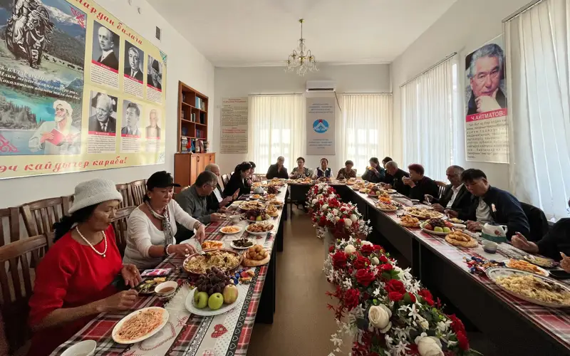 Казахская диаспора в Кыргызстане поздравила старейшин с Международным днем пожилых людей