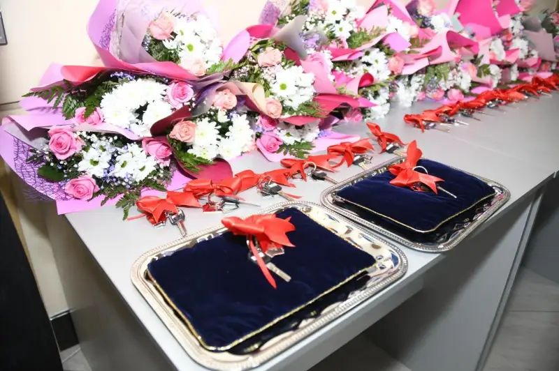 Ключи от квартир многодетным и малообеспеченным вручили в Алматы