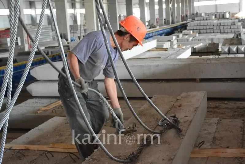 Приравнять статус трудовых иммигрантов к сезонным работникам планируют в Казахстане