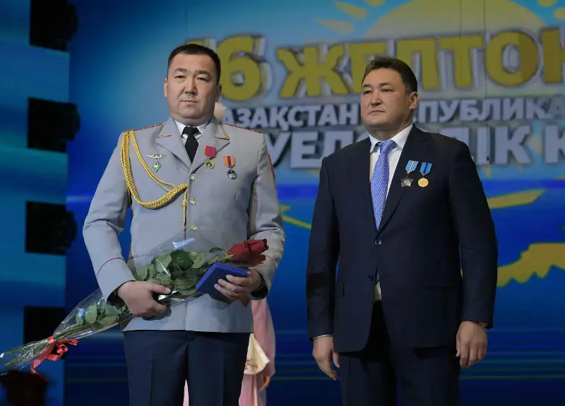 Спасший трёх тонувших сестёр полицейский из Павлодарской области награждён медалью