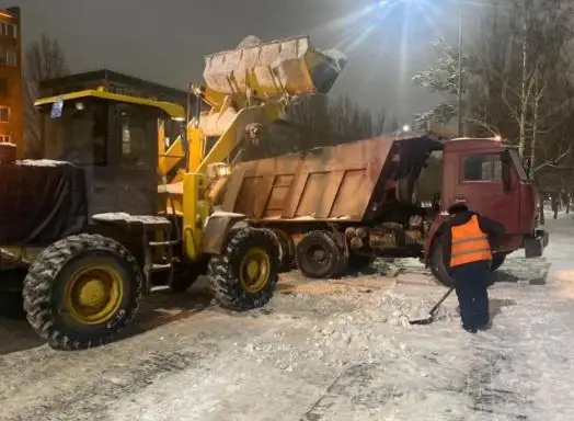 Свыше 2 тысяч рабочих очищают улицы Астаны от снега