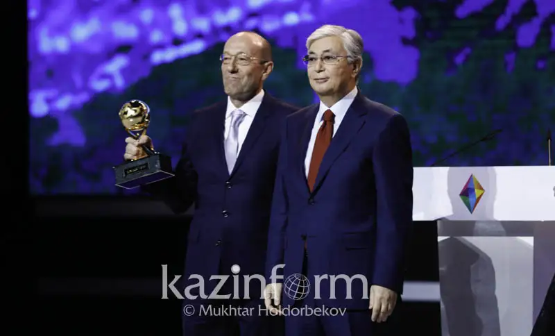 Касым-Жомарт Токаев наградил победителей премии «Алтын сапа» и конкурса «Парыз»
