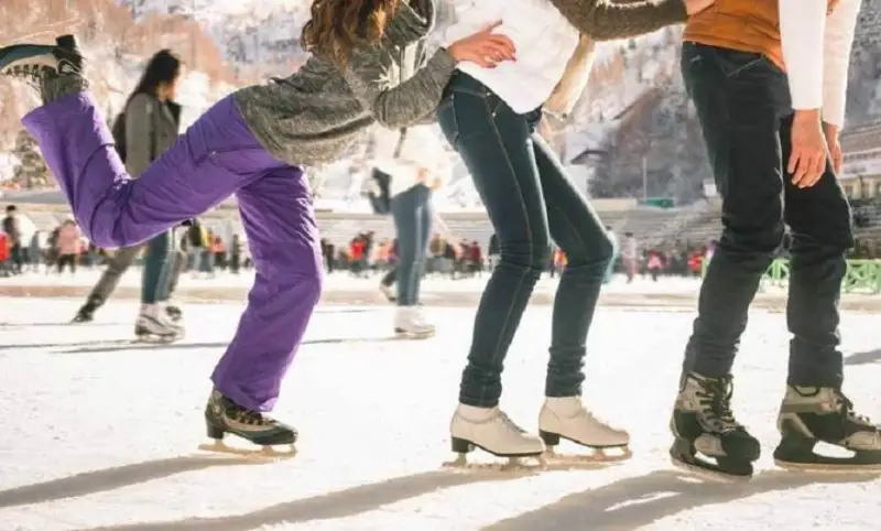 Ледовые катки начинают работу в Усть-Каменогорске