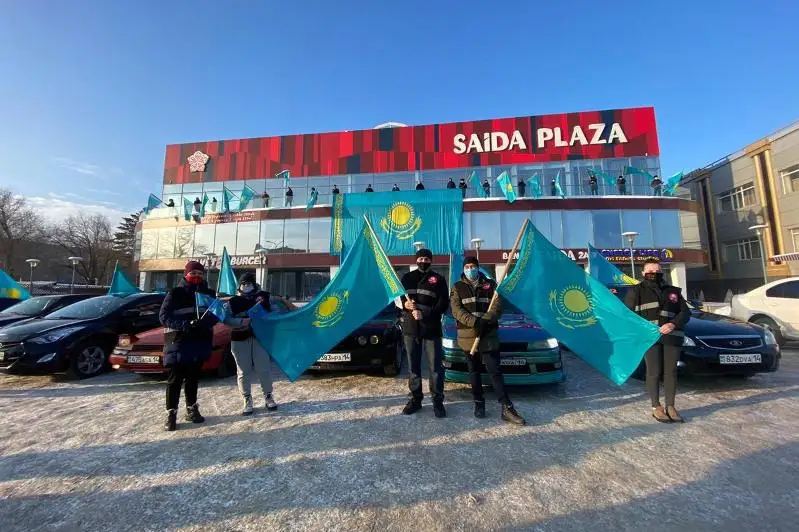 В Павлодаре проходит посвящённая государственному флагу РК акция