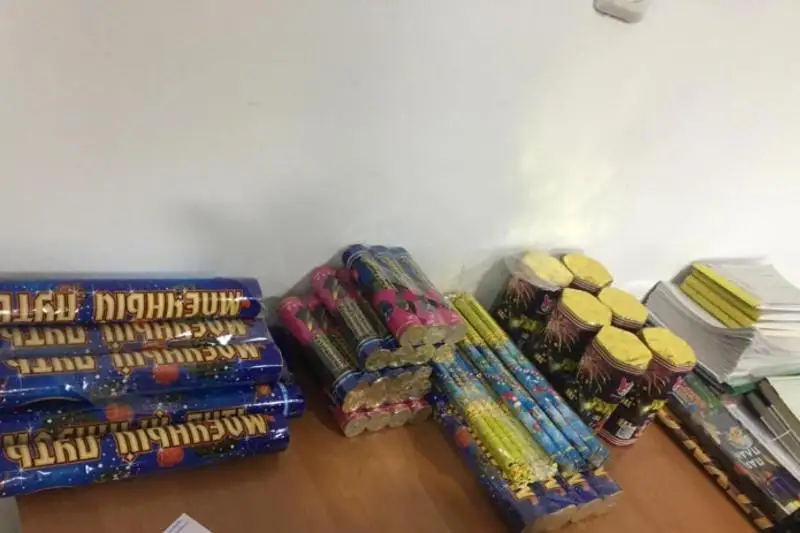 Продавцов пиротехники выявляют и штрафуют в Атырау