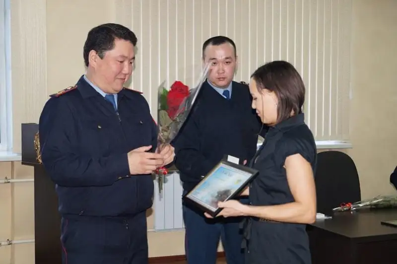 Нашедших пропавшую девочку волонтеров наградили в Караганде