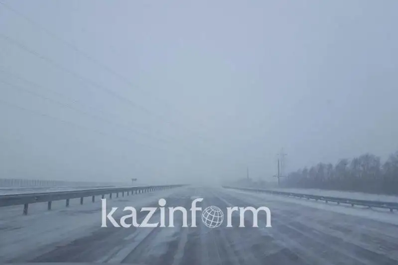 Ограничено движение транспорта на автодорогах в трех областях Казахстана