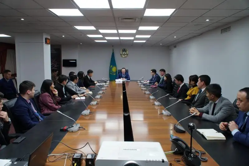 Трудоустройство молодежи и развитие волонтерства обсудили в акимате Нур-Султана
