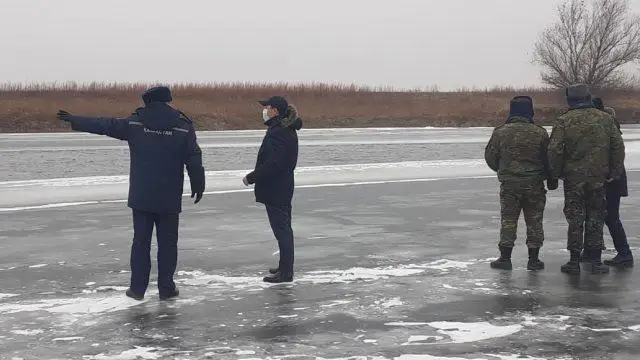 Житель Атырауской области направился через реку домой и пропал