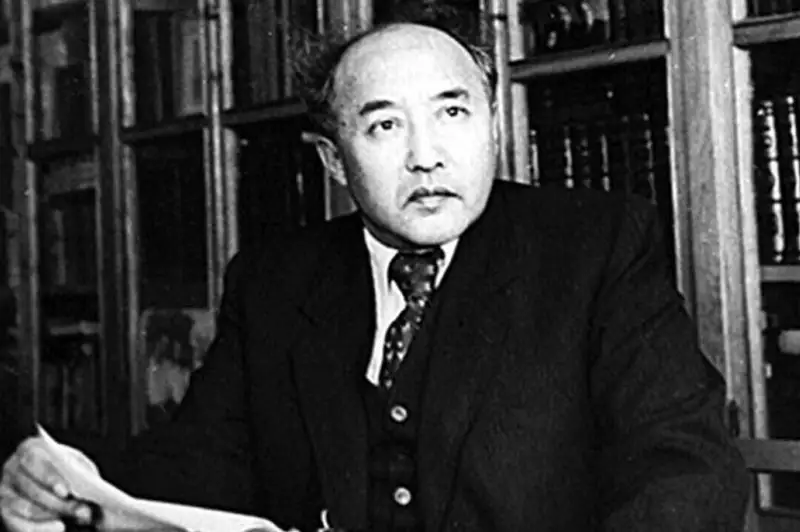 125 лет назад родился Мухтар Ауэзов