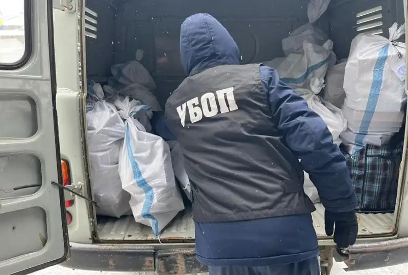 Тонну безакцизного алкоголя и 500 блоков контрафактных сигарет изъяли полицейские ЗКО