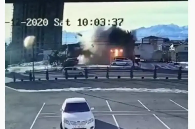 Мощный взрыв произошел в оружейном магазине в Бишкеке: есть пострадавшие