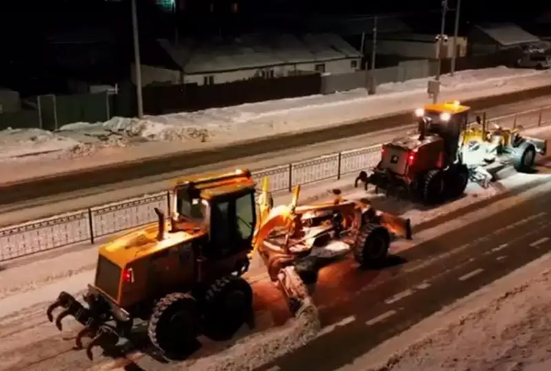 Почти 6000 кубометров снега вывезли за пять дней из Атырау