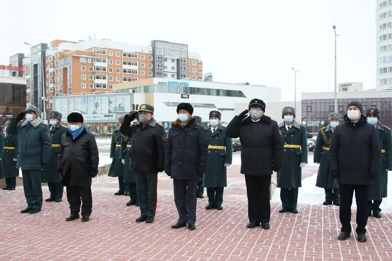 Казахстанские военнослужащие  почтили память Бауыржана Момышулы