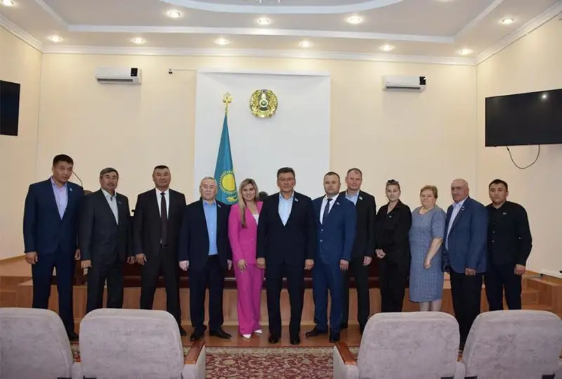 Проблемы развития Костанайской области сенаторы обсудили с земляками