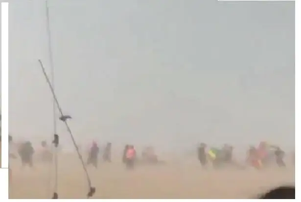 Град и сильный ураган настиг отдыхающих на пляжах Капчагая