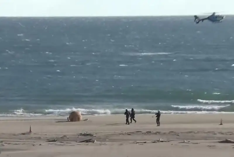 Определено назначение найденного на берегу в Японии неизвестного металлического шара