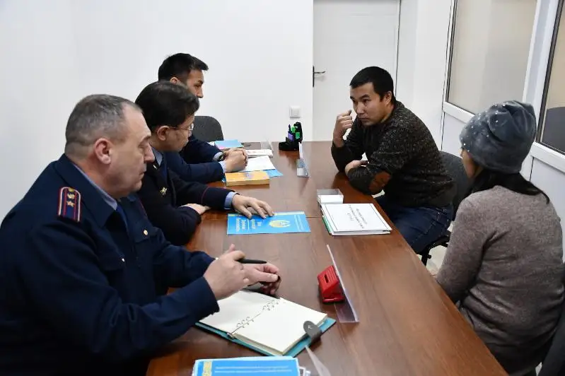 В 25 мобильных пунктах принимают граждан акмолинские полицейские