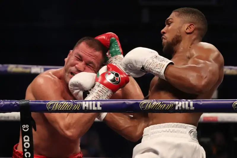 Энтони Джошуа нокаутировал соперника и защитил четыре пояса чемпиона мира