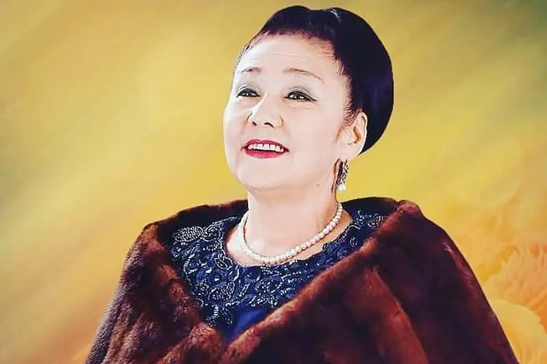 Димаш Кудайберген поздравил с 90-летним юбилеем Бибигуль Тулегенову