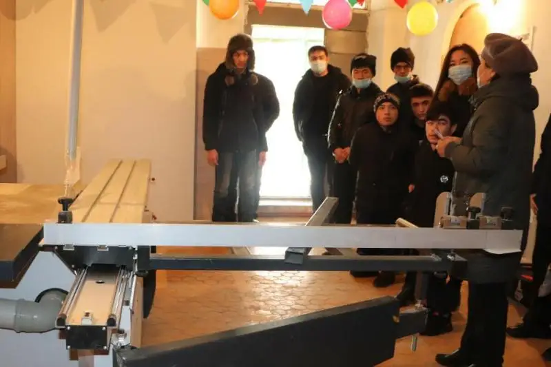 Кентауцы  с инвалидностью будут производить мебель