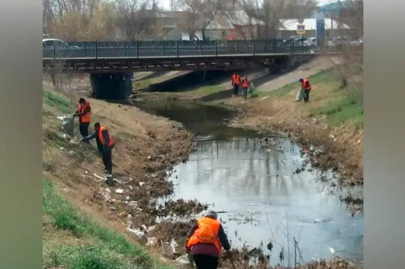 Территорию у реки Сарыбулак очистили от мусора в столице