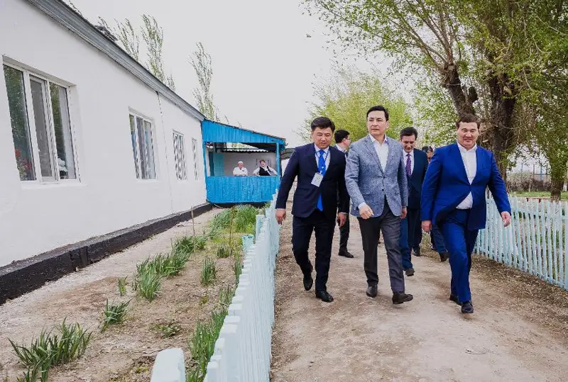 Аварийные школы Кызылординской области посетил Алтай Кульгинов