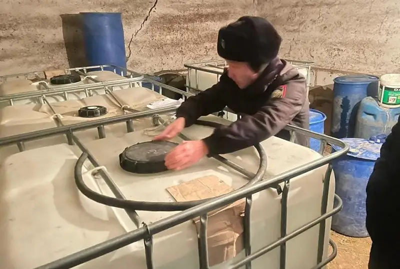 Склад на 8 тонн этилового спирта держал на своей фазенде житель Жамбылской области