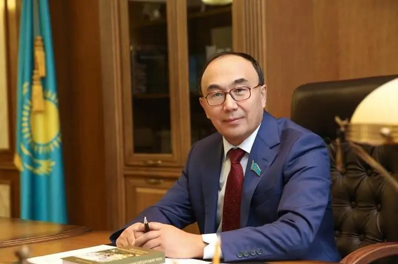 Ректора ЕНУ наградили золотой медалью Международной Тюркской академии