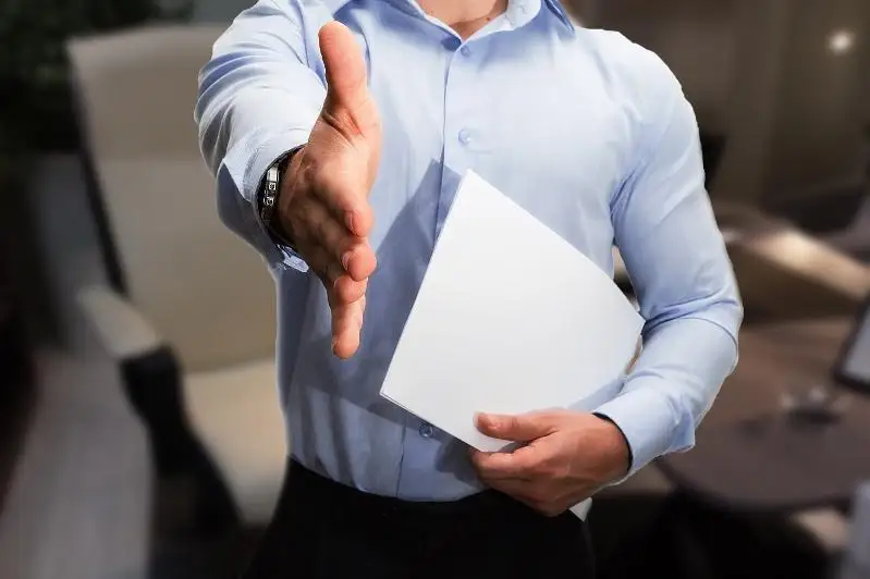 Обещав трудоустроить в нефтяную компанию, актюбинец обманул 7 человек