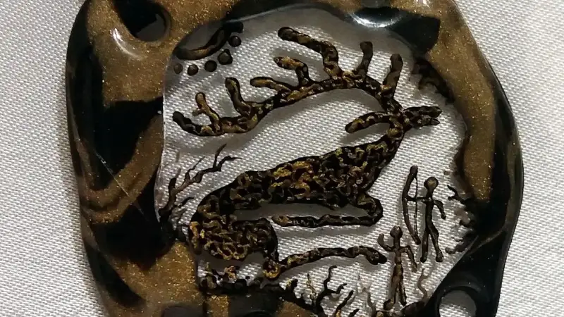 Украшения по мотивам казахских петроглифов создала художница из Караганды