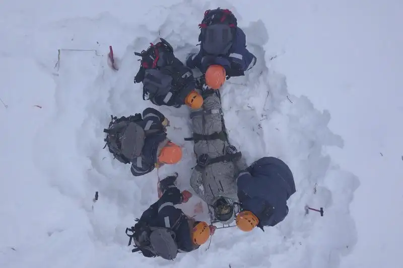 Условную операцию по спасению сноубордиста провели в горах ВКО